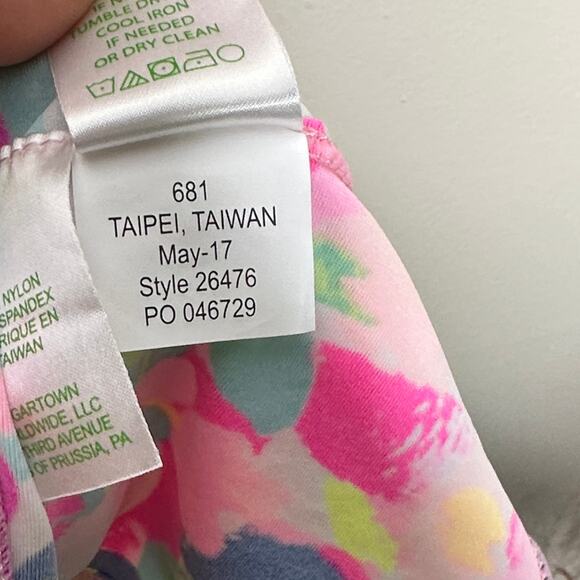 LILLY PULITZER Luxletic Kalani Sunguard Rashguard T-Shirt Pina Colada {W40} - Picture 5 of 5